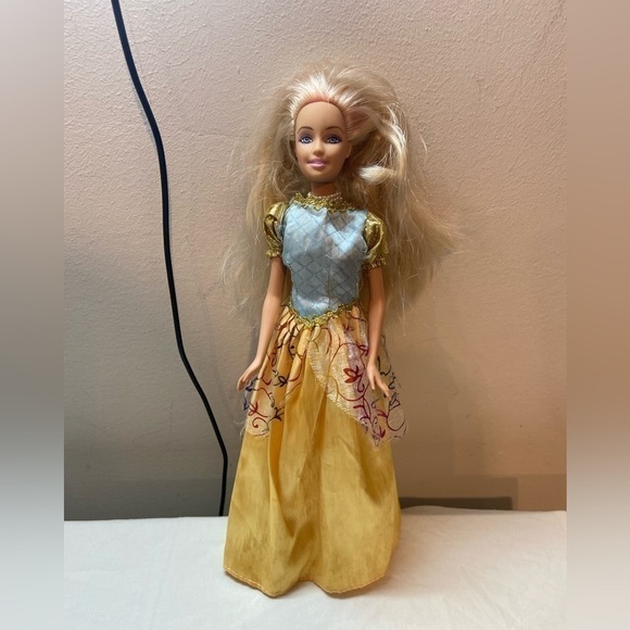 Barbie Doll Princess Stamped 1999 Mattel Long Blonde Subtle Pink Hair Yellow GUC - Picture 1 of 7